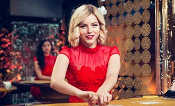 Người chơi đang tập trung săn cá với các vũ khí đặc biệt